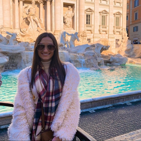 Meet your Posher, Izzy - Picture 3 of 8